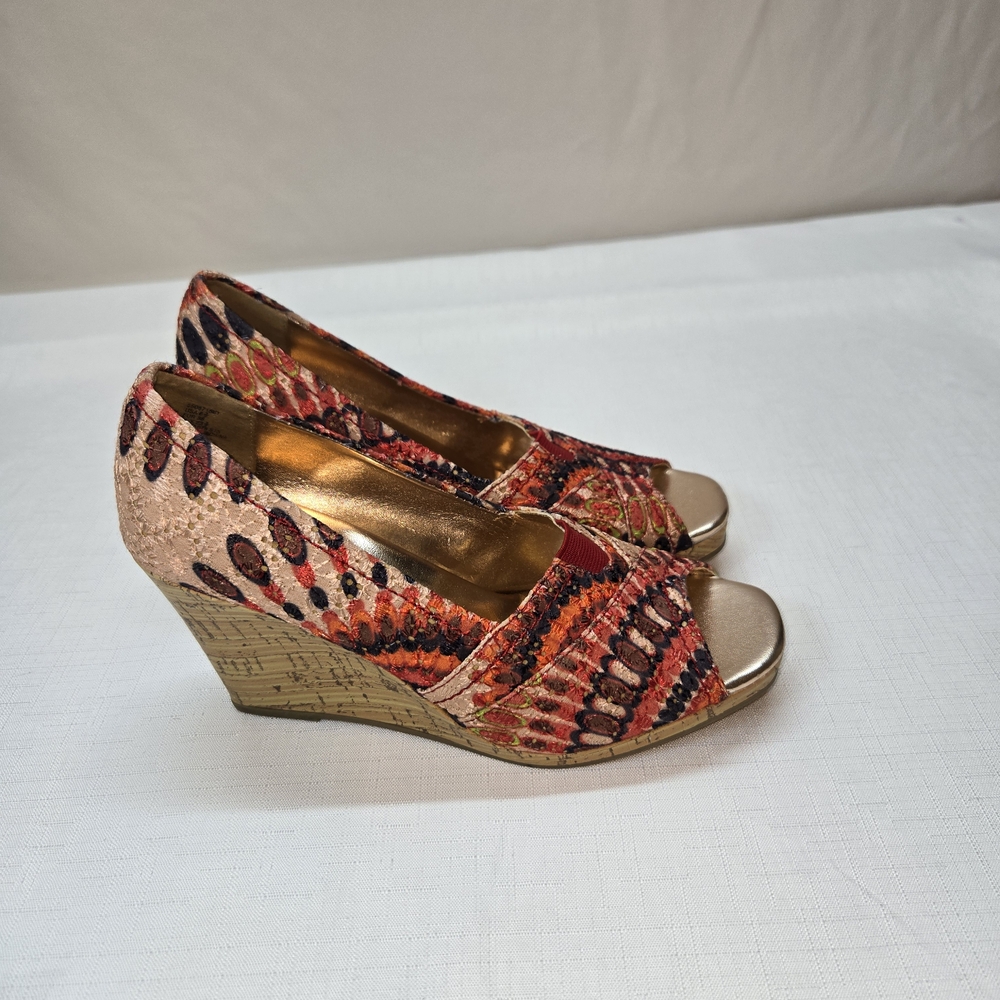 Faded Glory Women's Wedges - Red and Gold Pattern